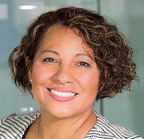 Claire Ashford, compliance-leder i et finansielt reguleringsselskap, headshot